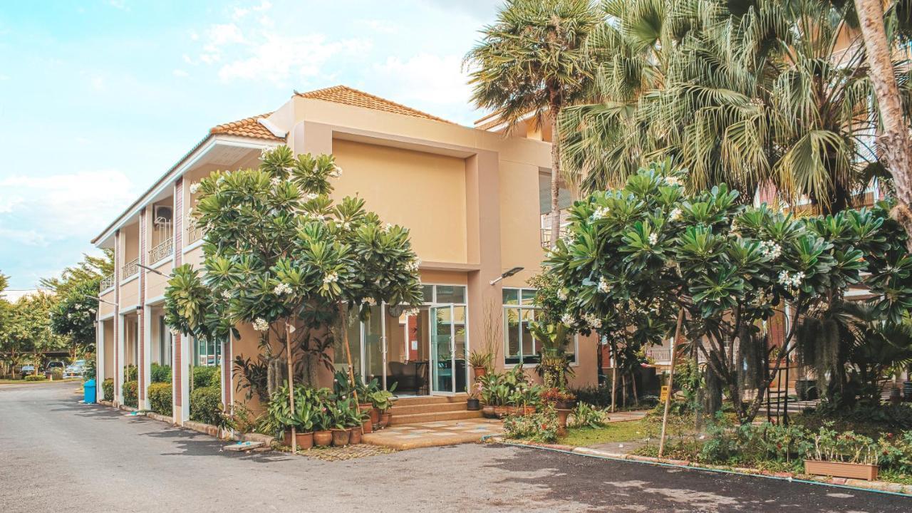 Nattidaplace Hotel Chiangmai Chiang Mai Bagian luar foto