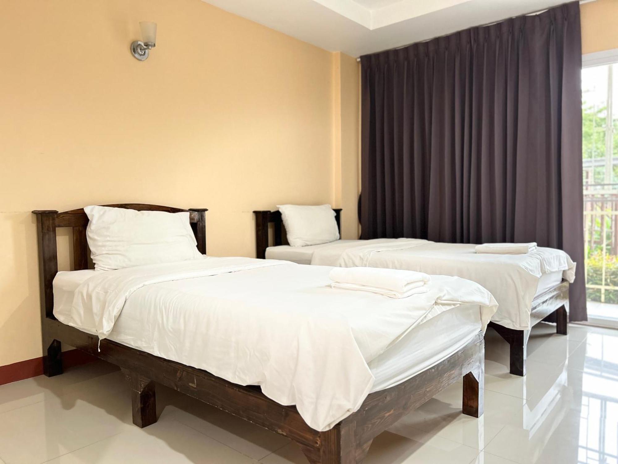 Nattidaplace Hotel Chiangmai Chiang Mai Bagian luar foto